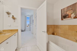 725 N Aberdeen St 604_013