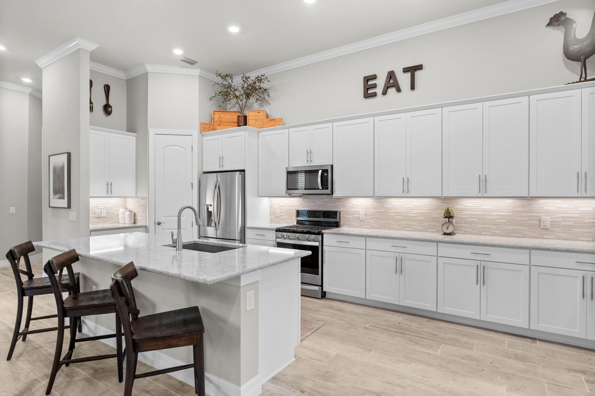 Stainless steel appliances and under cabinet lighting