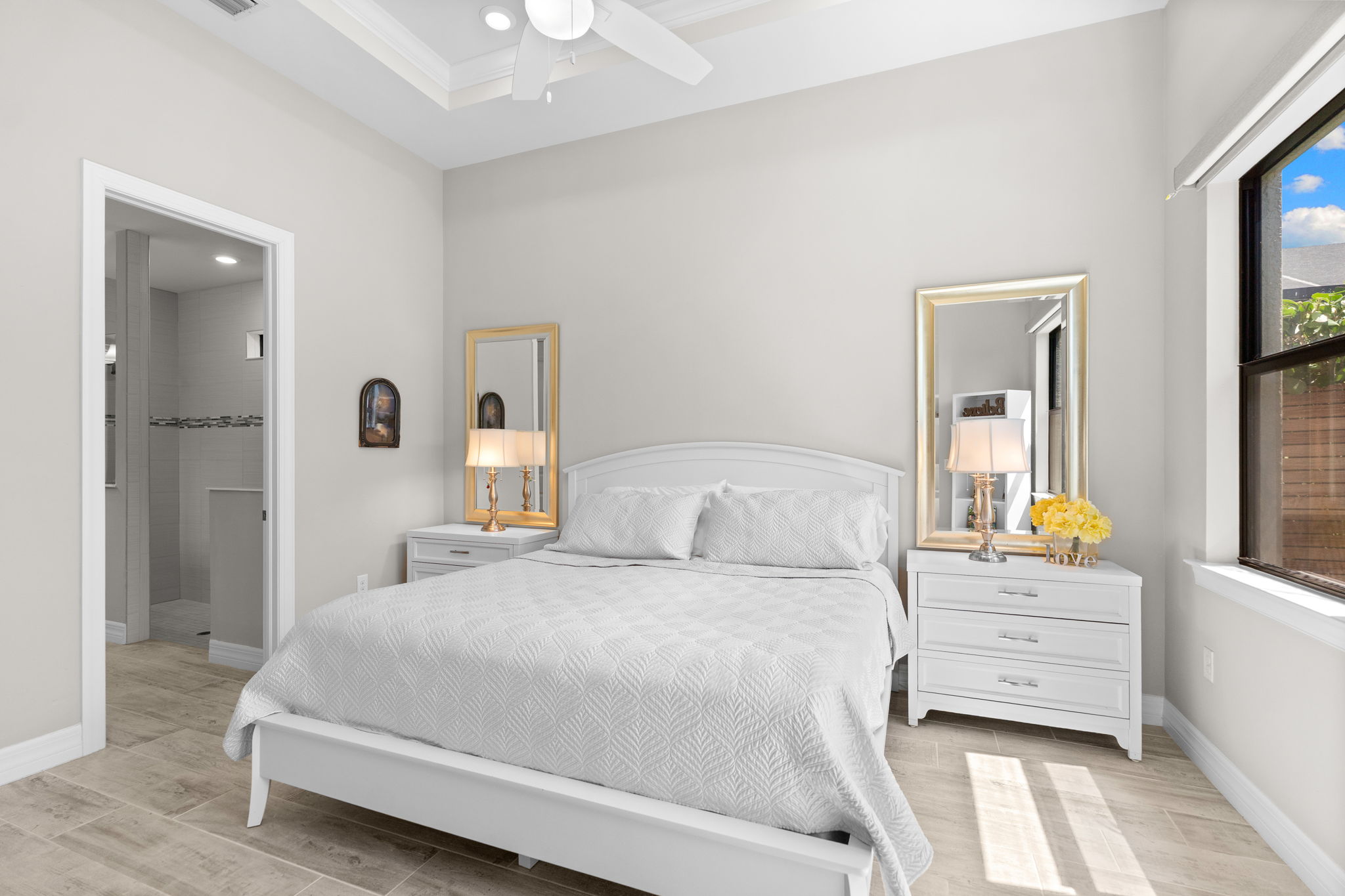 Tall ceilings and tray ceiling detail
