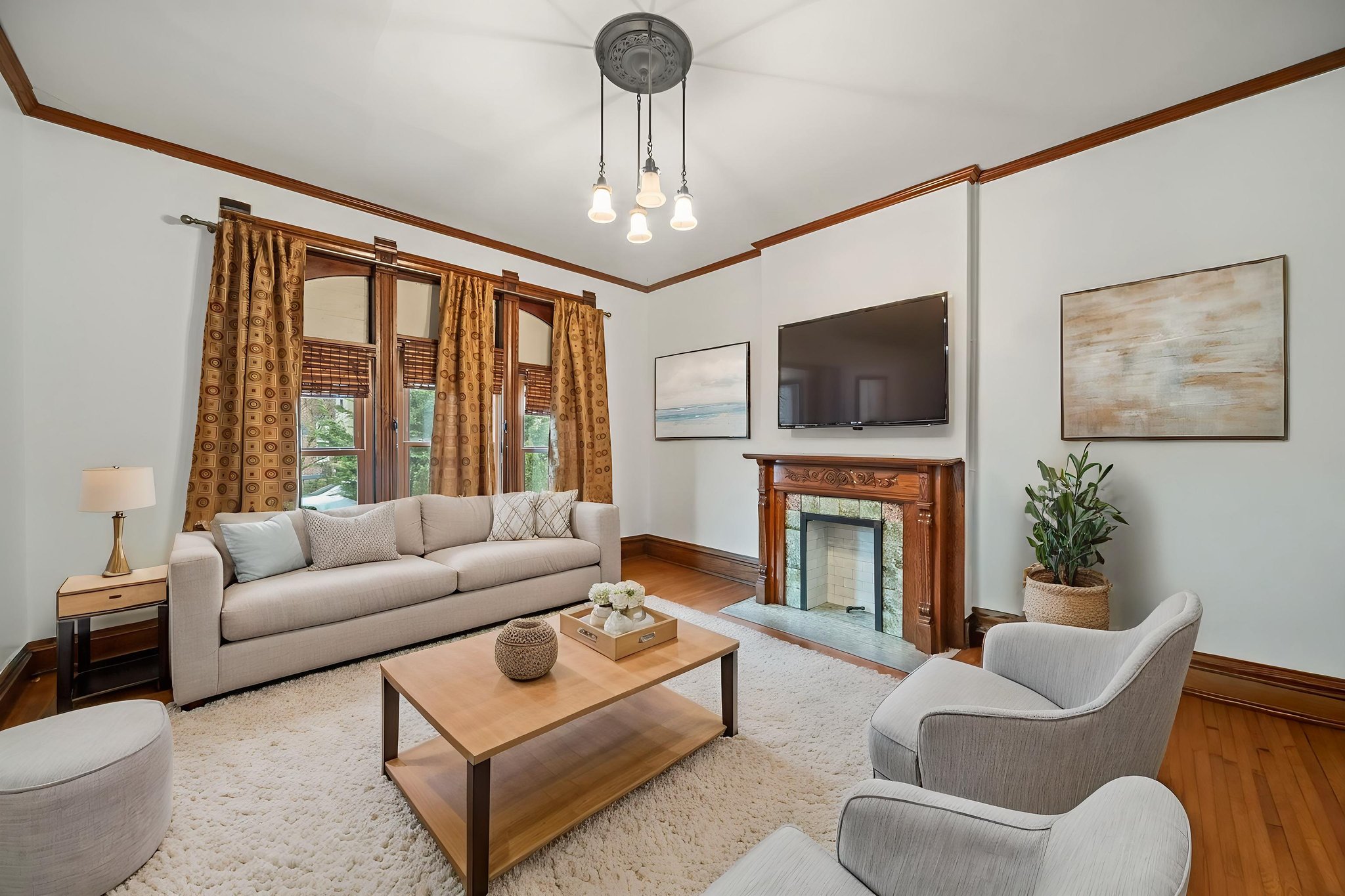 DSC01503-2 virtually staged.jpeg