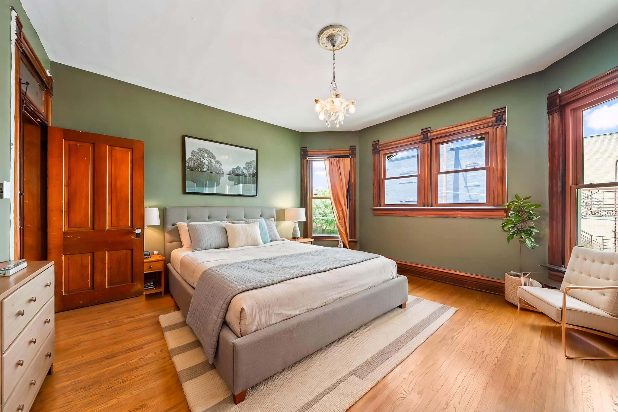 DSC05582 virtually staged.jpeg