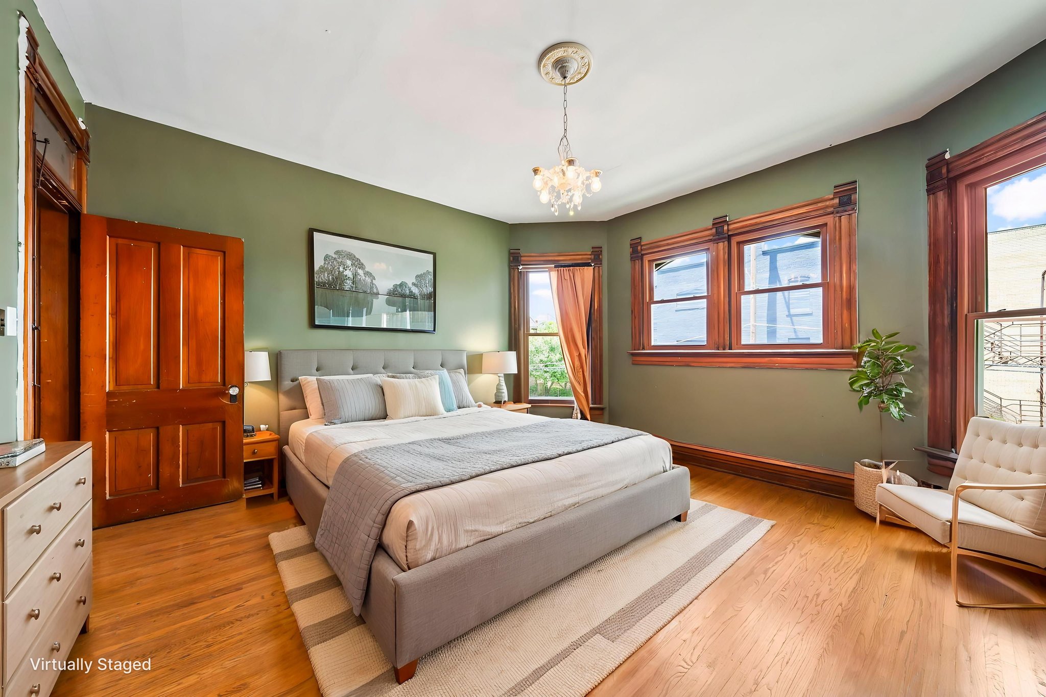 DSC05582 virtually staged.jpeg