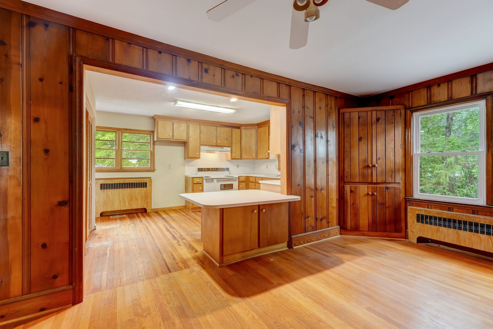 Kitchen/Breakfast Bar