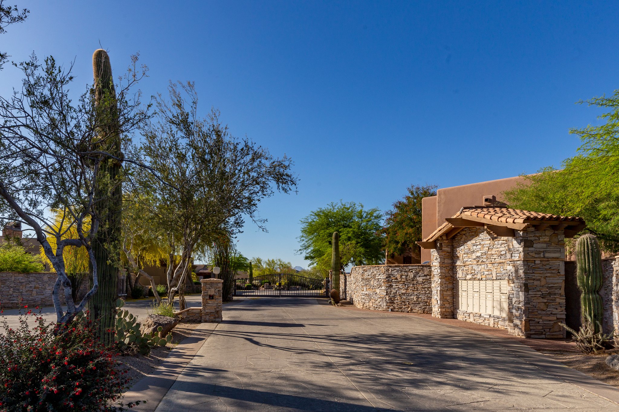 7260 E Eagle Crest Dr, Mesa, AZ 85207, USA Photo 9