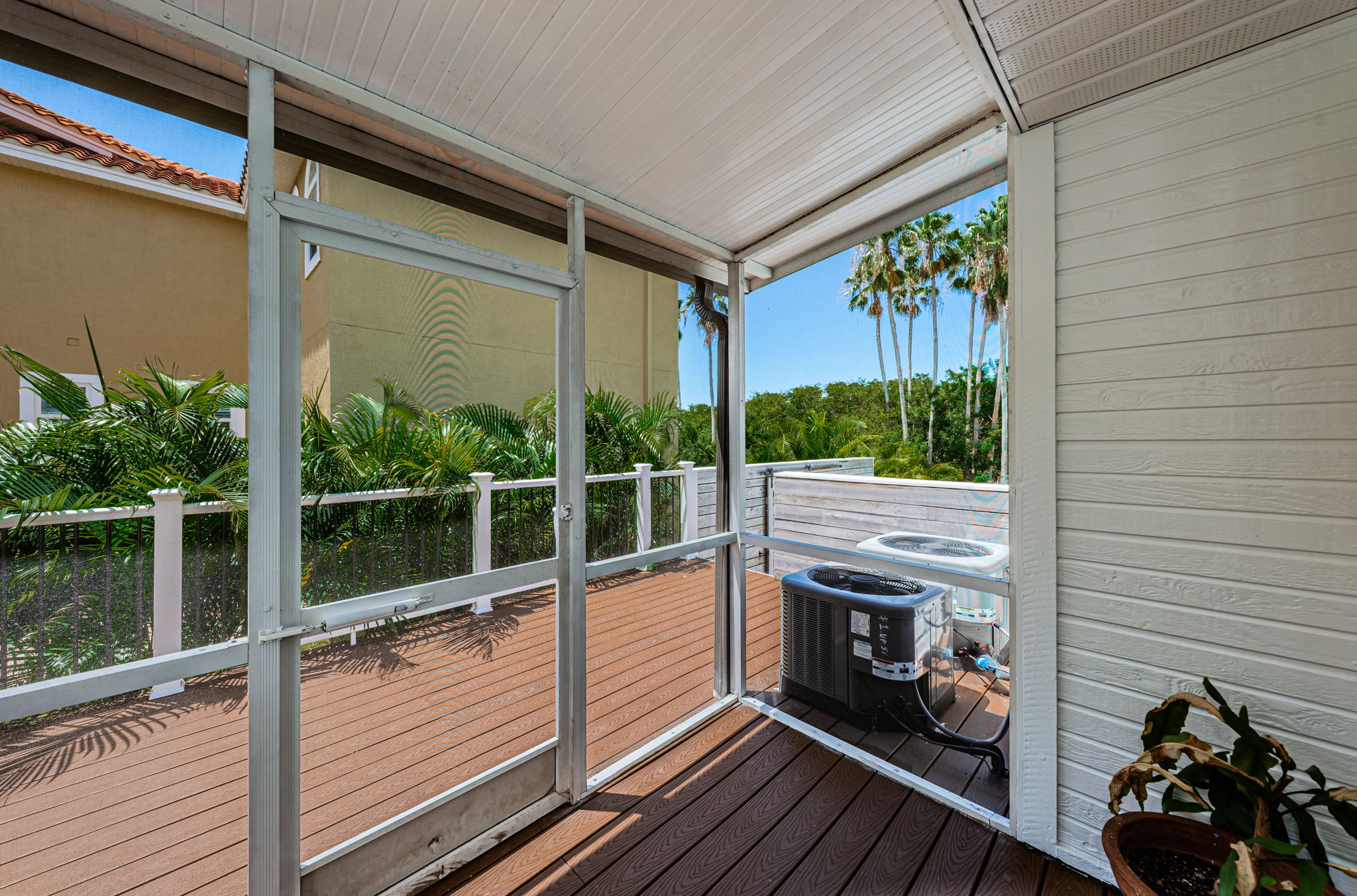 Family Room Lanai2