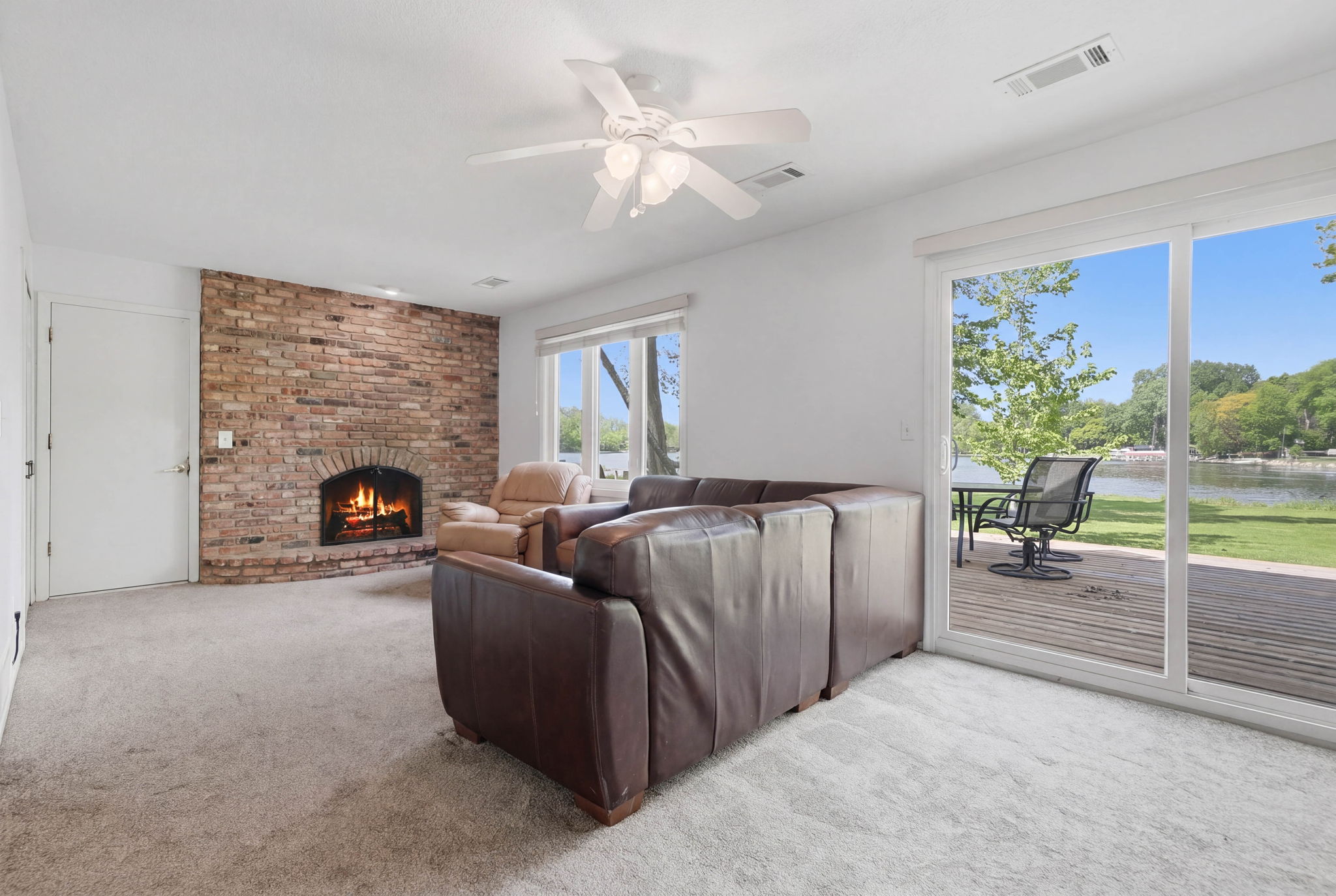  Photo 33