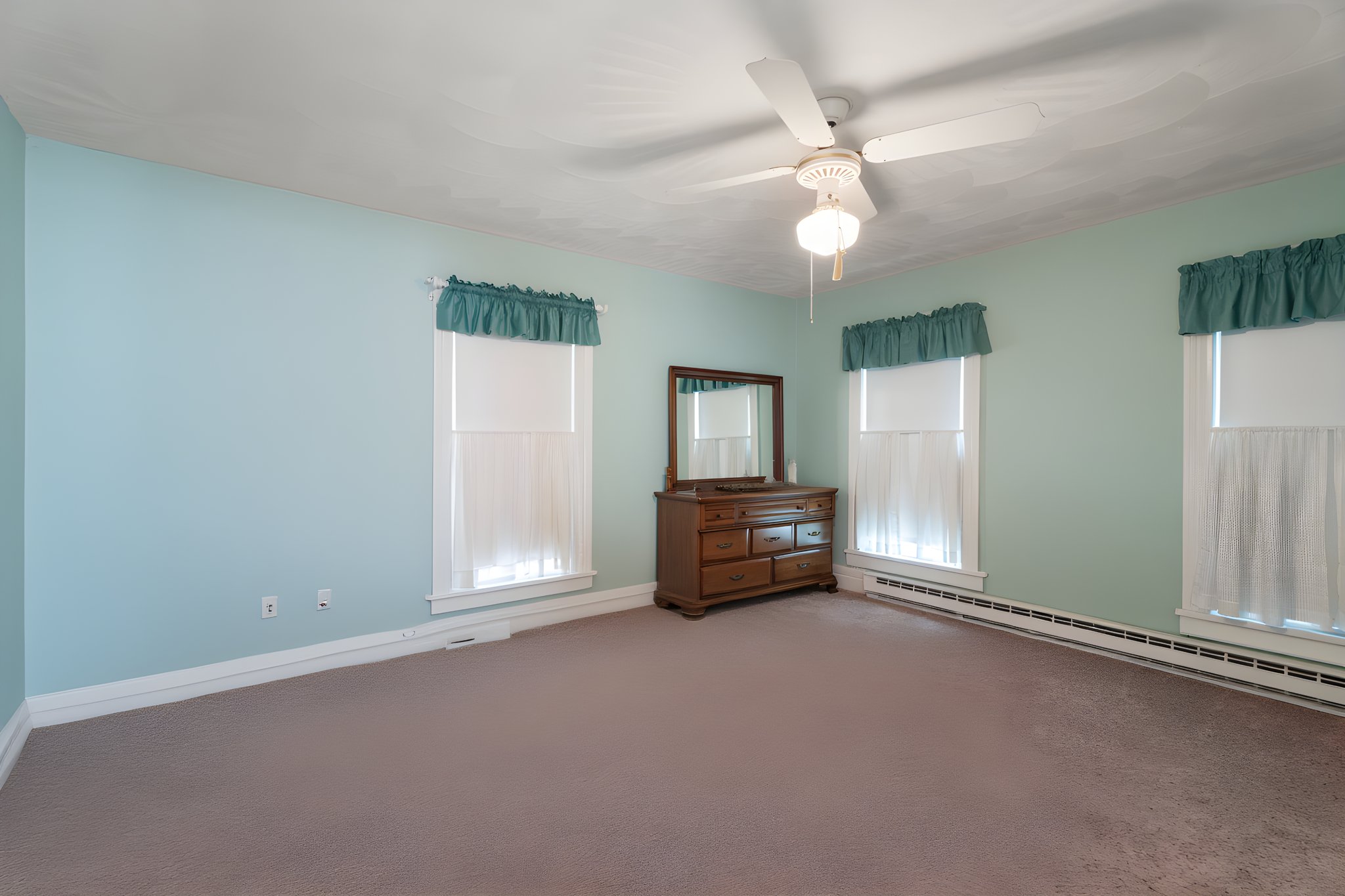 AHM08386 furniture removed.jpeg