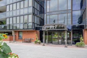 727 Richmond Rd, Ottawa, ON K2A 0G6, Canada Photo 5