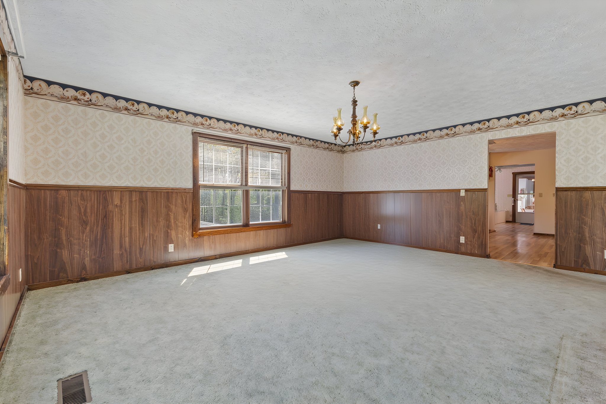 9G2A0040 furniture removed.jpeg