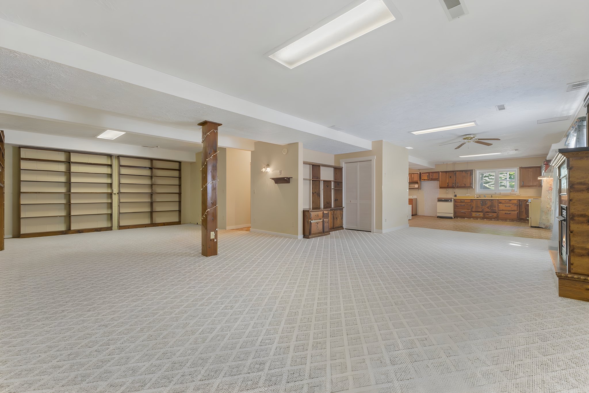 9G2A0075 furniture removed.jpeg