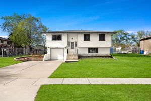 728 Boxwood Dr, Schaumburg, IL 60193_002