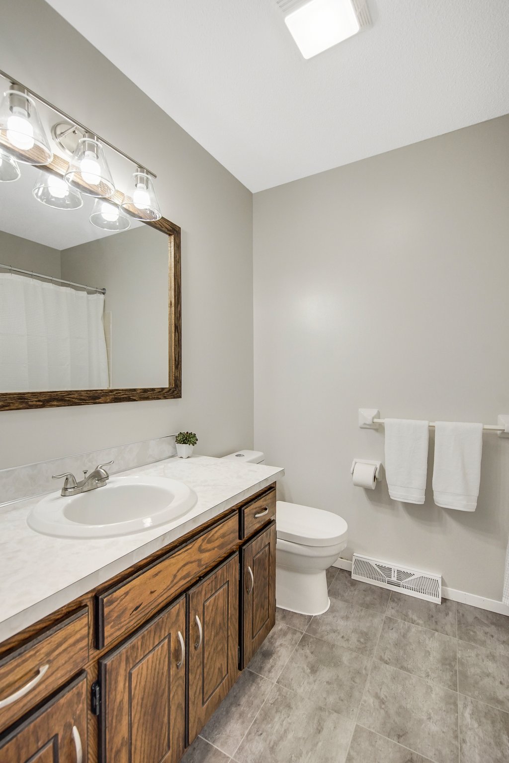 728 Clearbrook Ln, Vadnais Heights, MN 55127 Mint Real Estate Photography