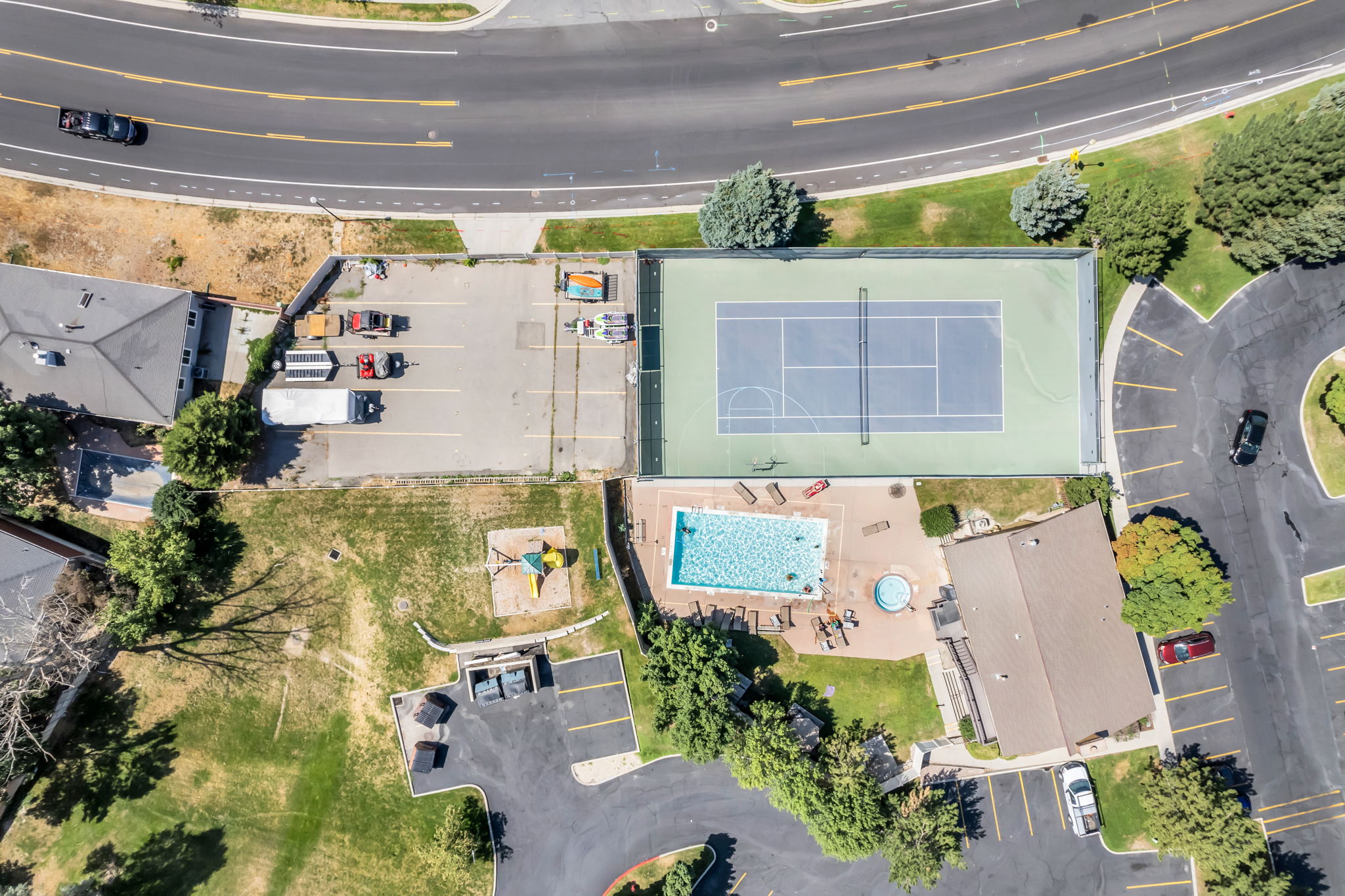 Pool, Tennis, Spa, Club House, RV parking