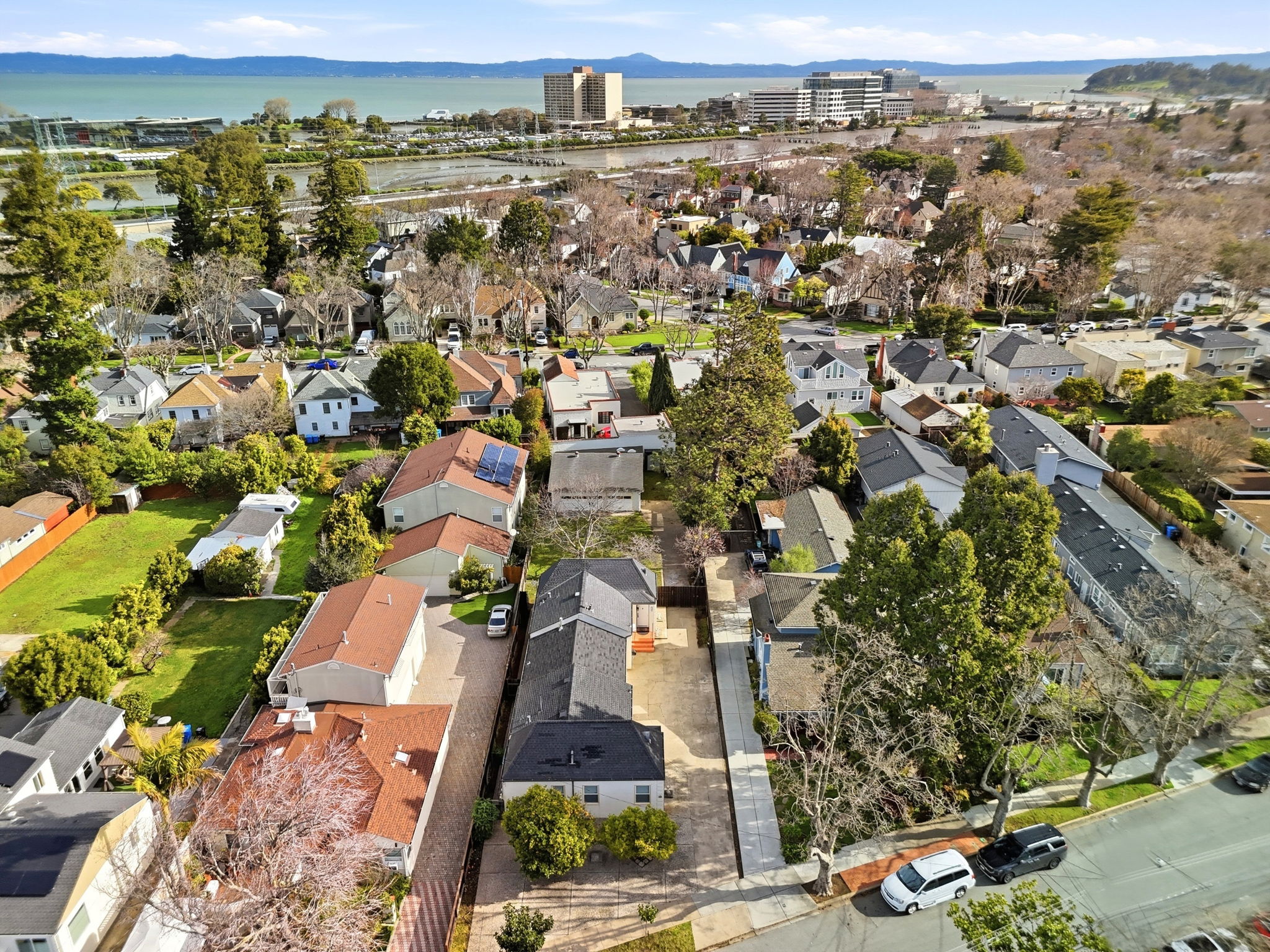 014_f8_AERIAL_728 Laurel Ave