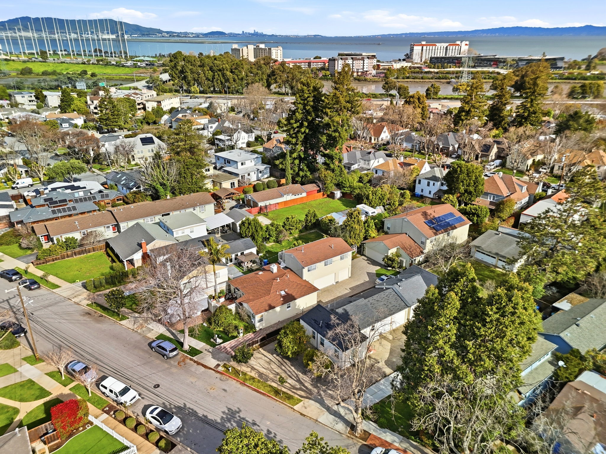 015_f8_AERIAL_728 Laurel Ave