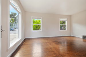 006_F8_728 Laurel Ave