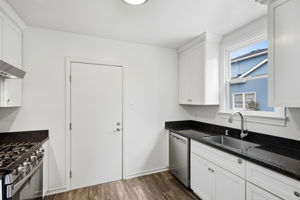 012_F8_728 Laurel Ave