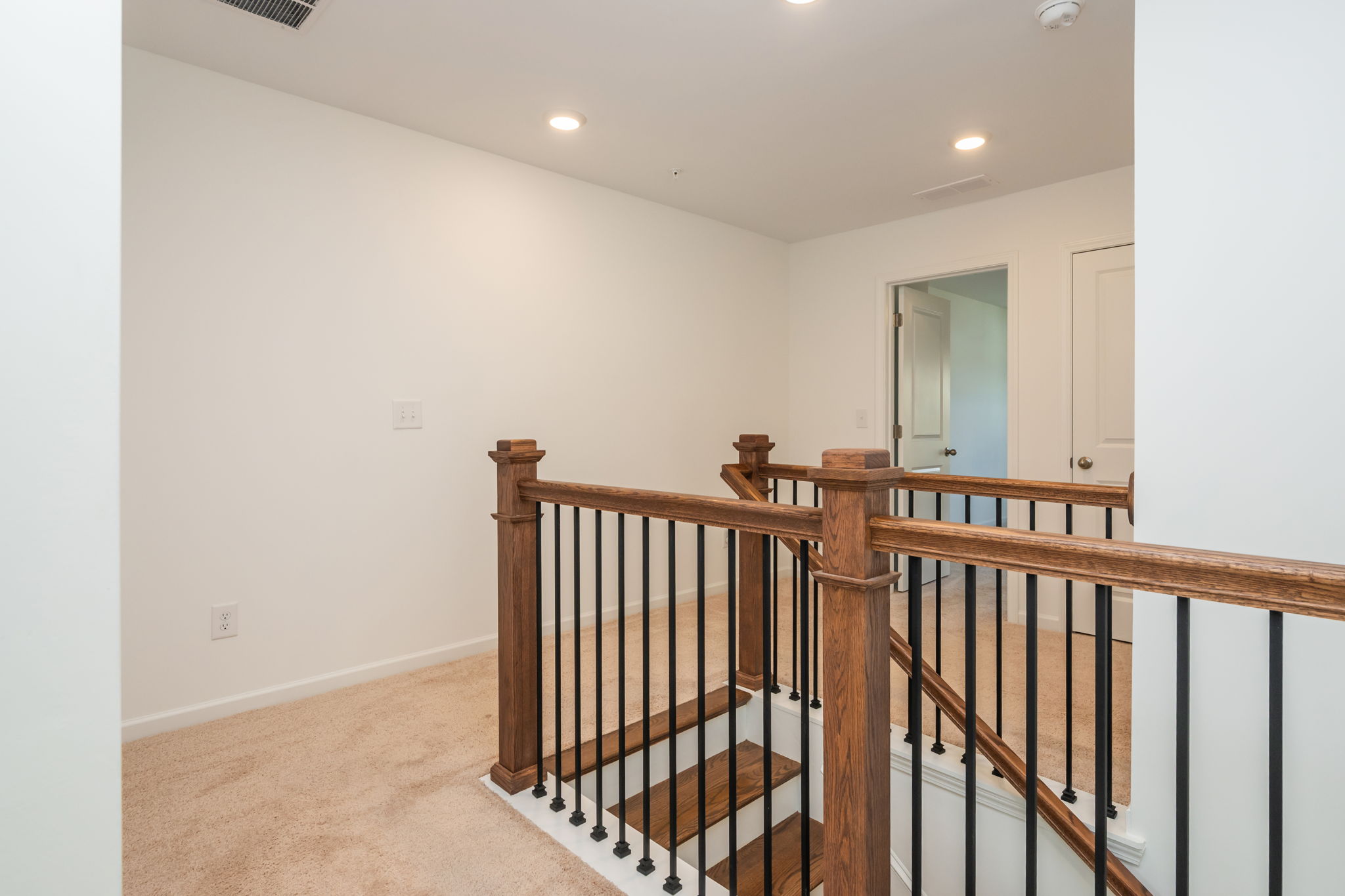 Upgraded Railing & Wrought Iron Balusters.