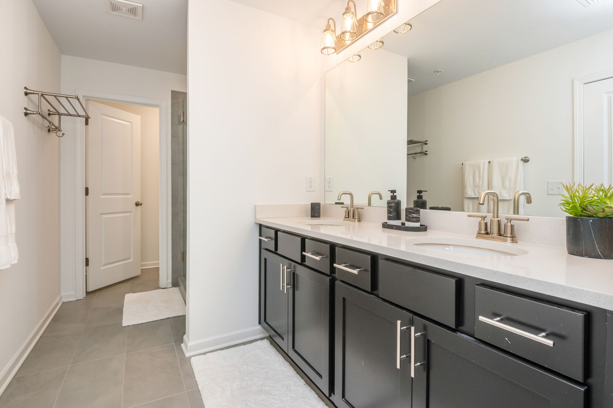 Master Bath w upgraded Tile Flooring.