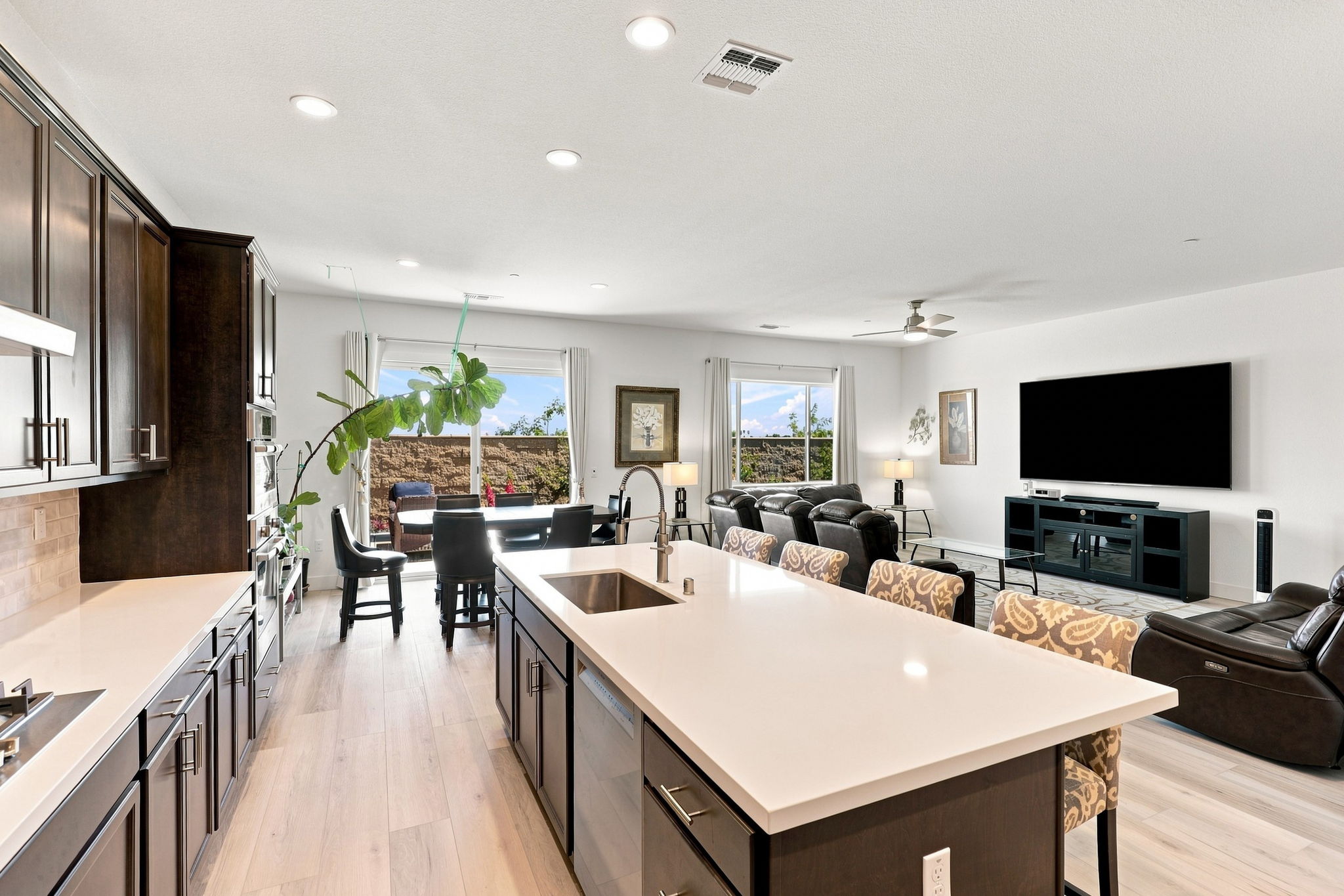 013_F8_728 Temescal St