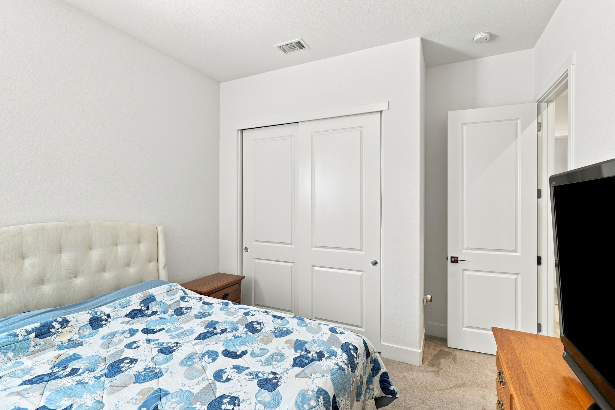 024_F8_728 Temescal St