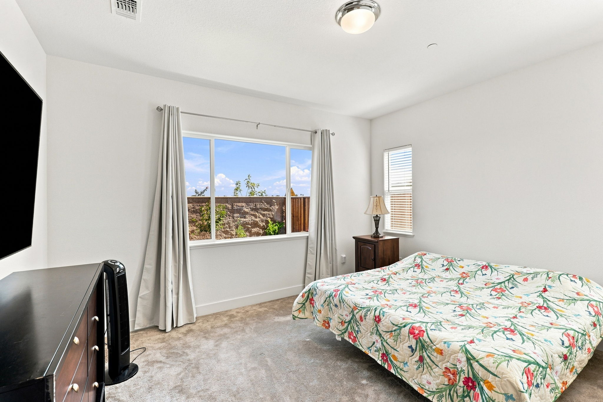 025_F8_728 Temescal St