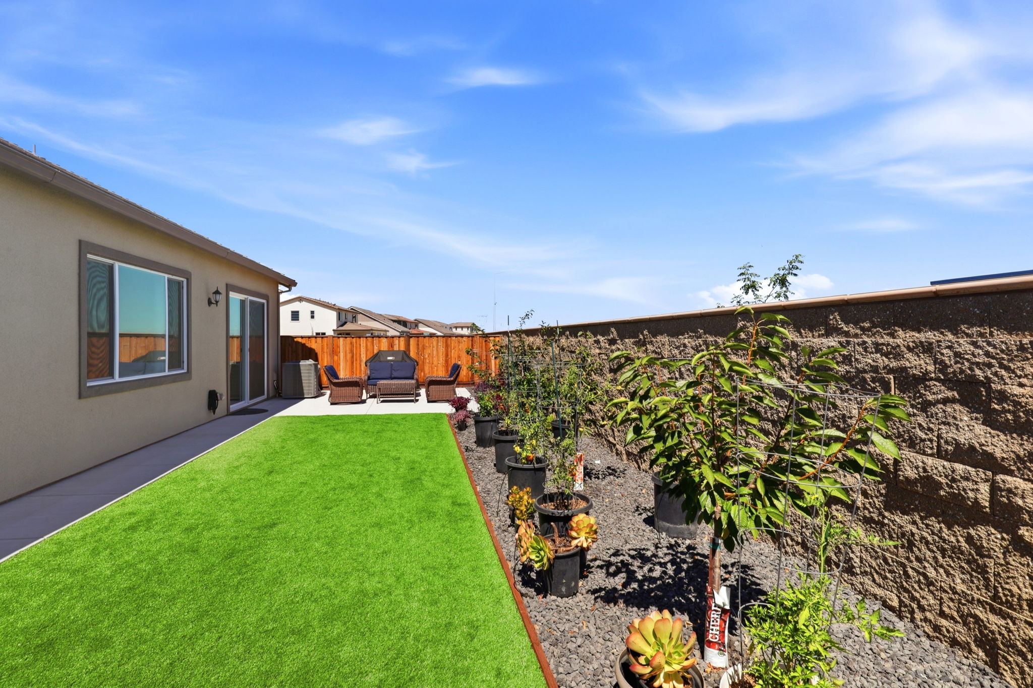 041_F8_728 Temescal St