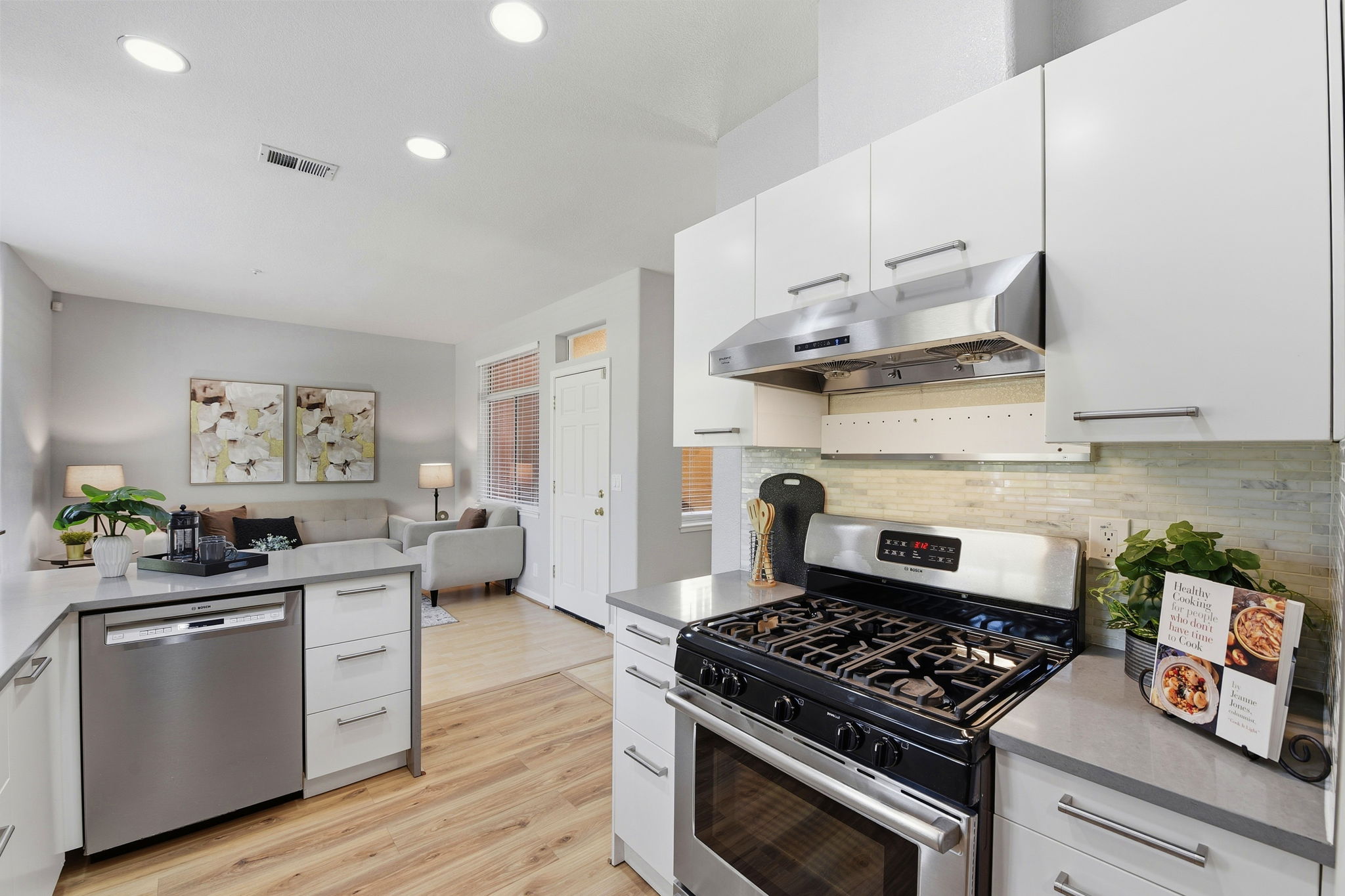 021_F8_7285 Ventana Drive