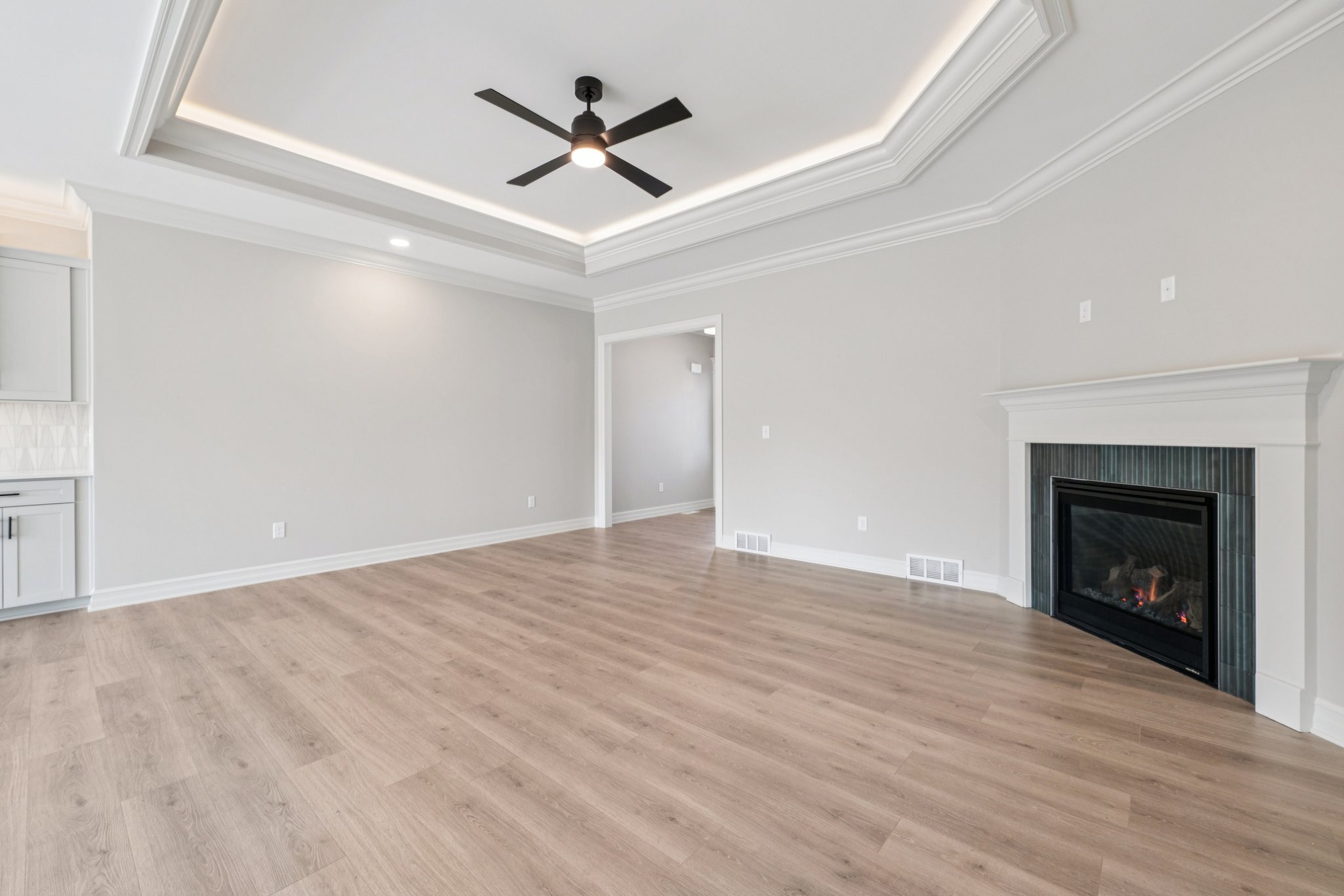 Woodhaven Dr-S1004-036.jpg