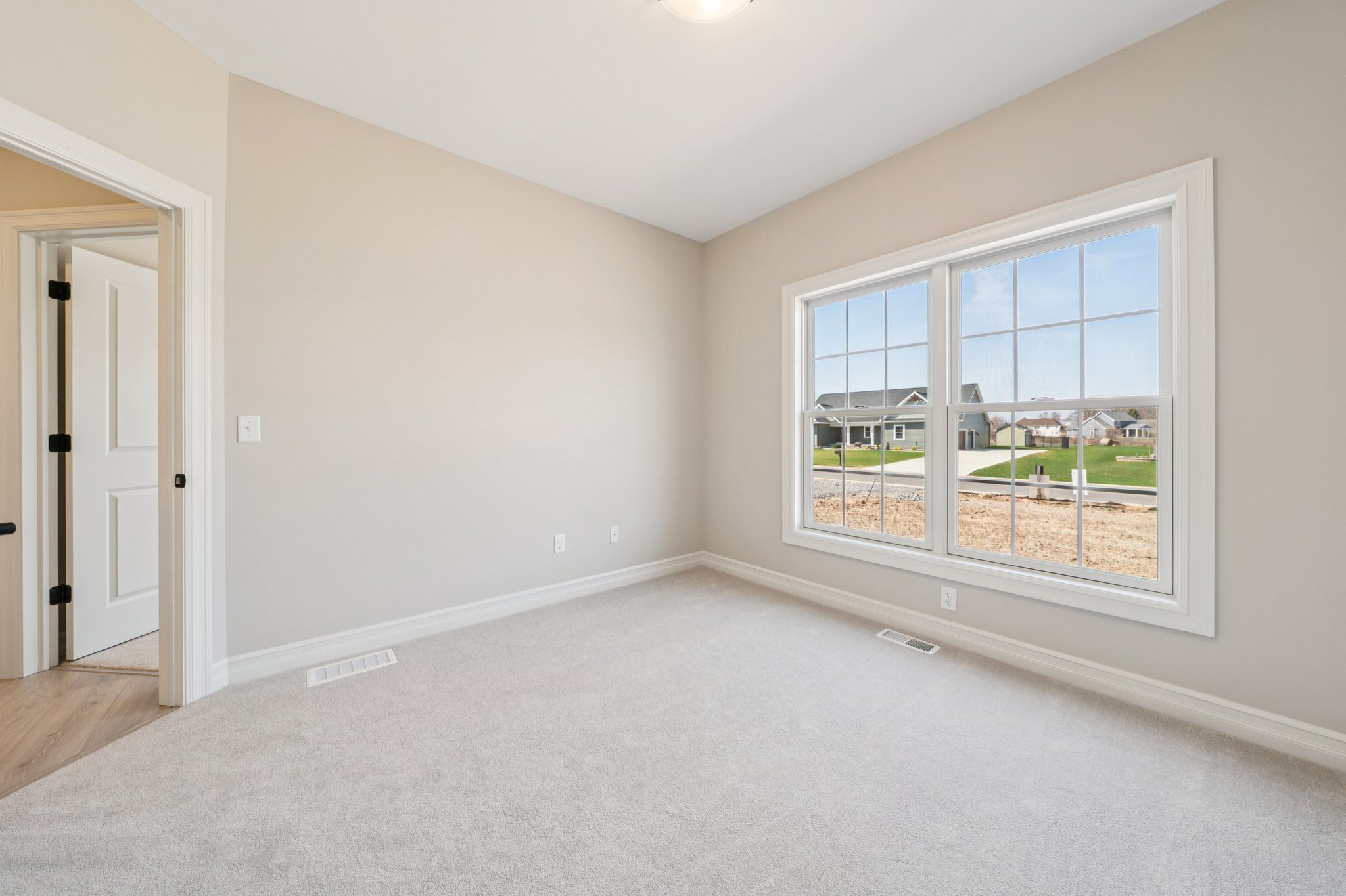 Woodhaven Dr-S1004-052.jpg