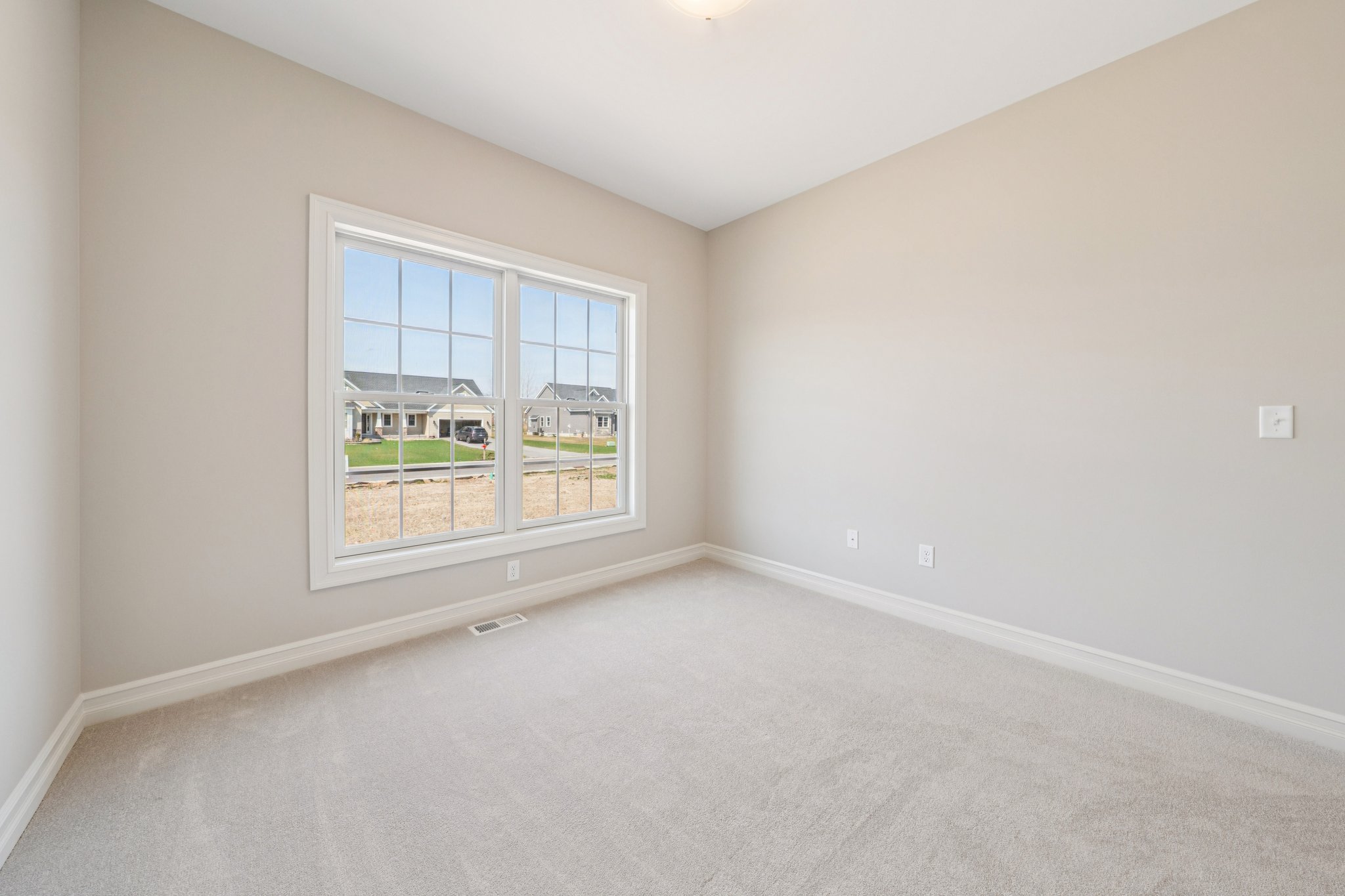 Woodhaven Dr-S1004-056.jpg