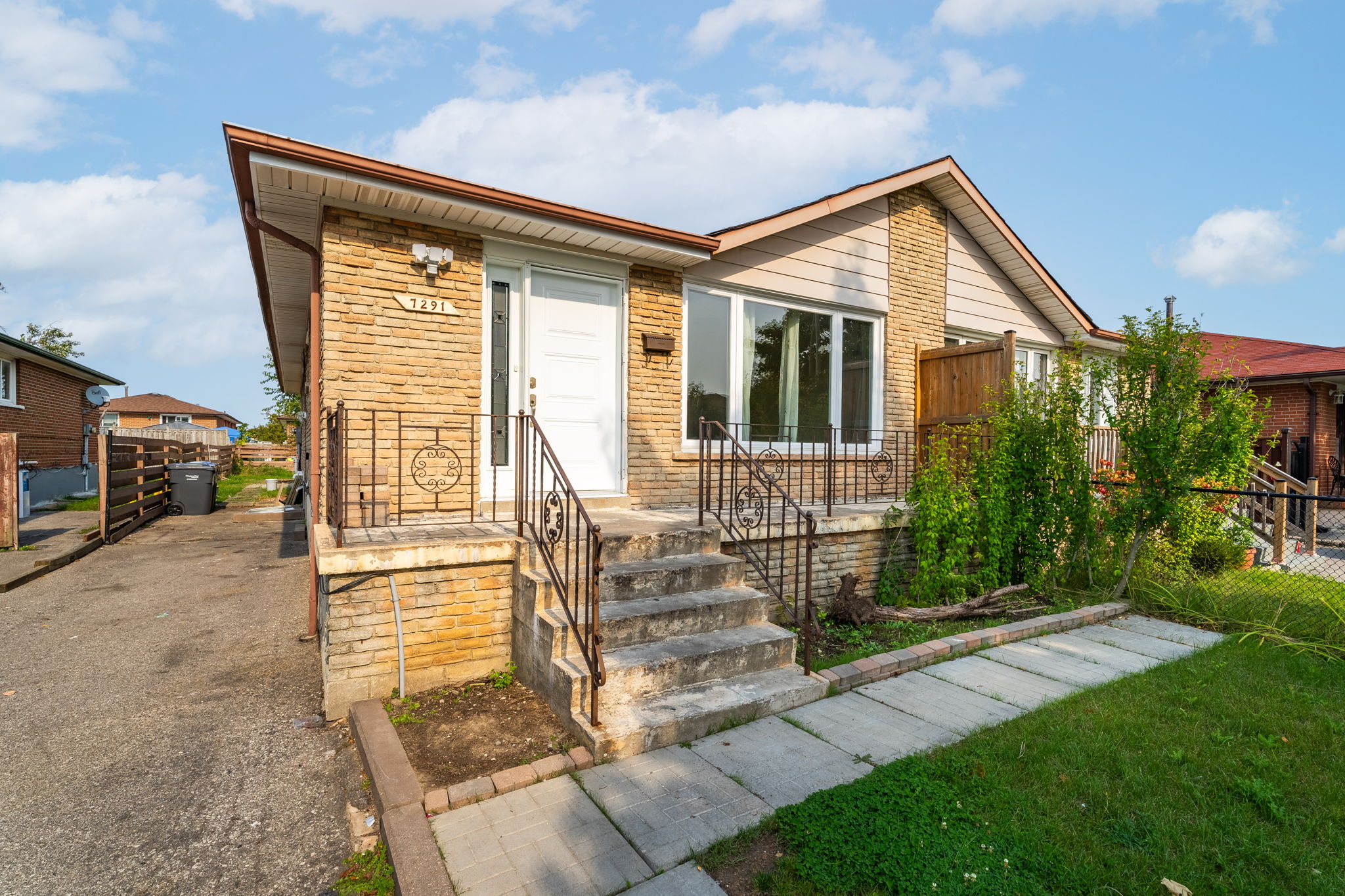 Front Porch/Entrance