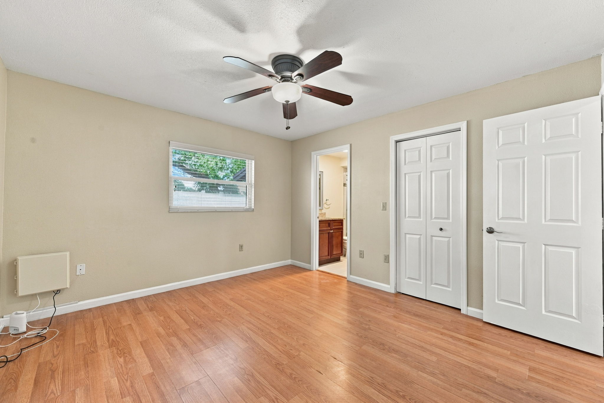 Primary Bedroom1b