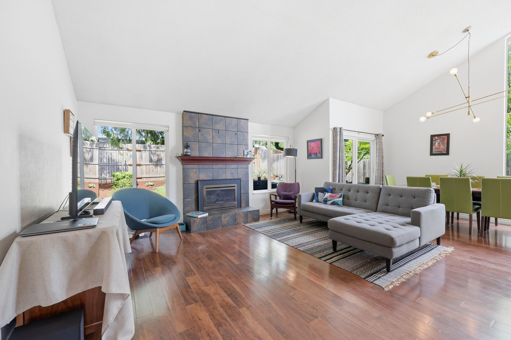  Photo 8
