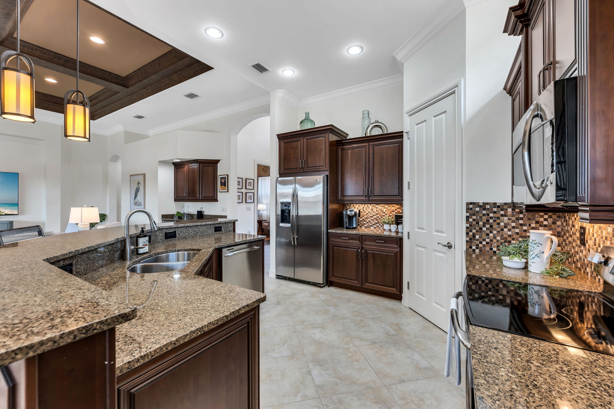 Kitchen & Walk In Pantry