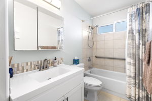 Ohana Bathroom a