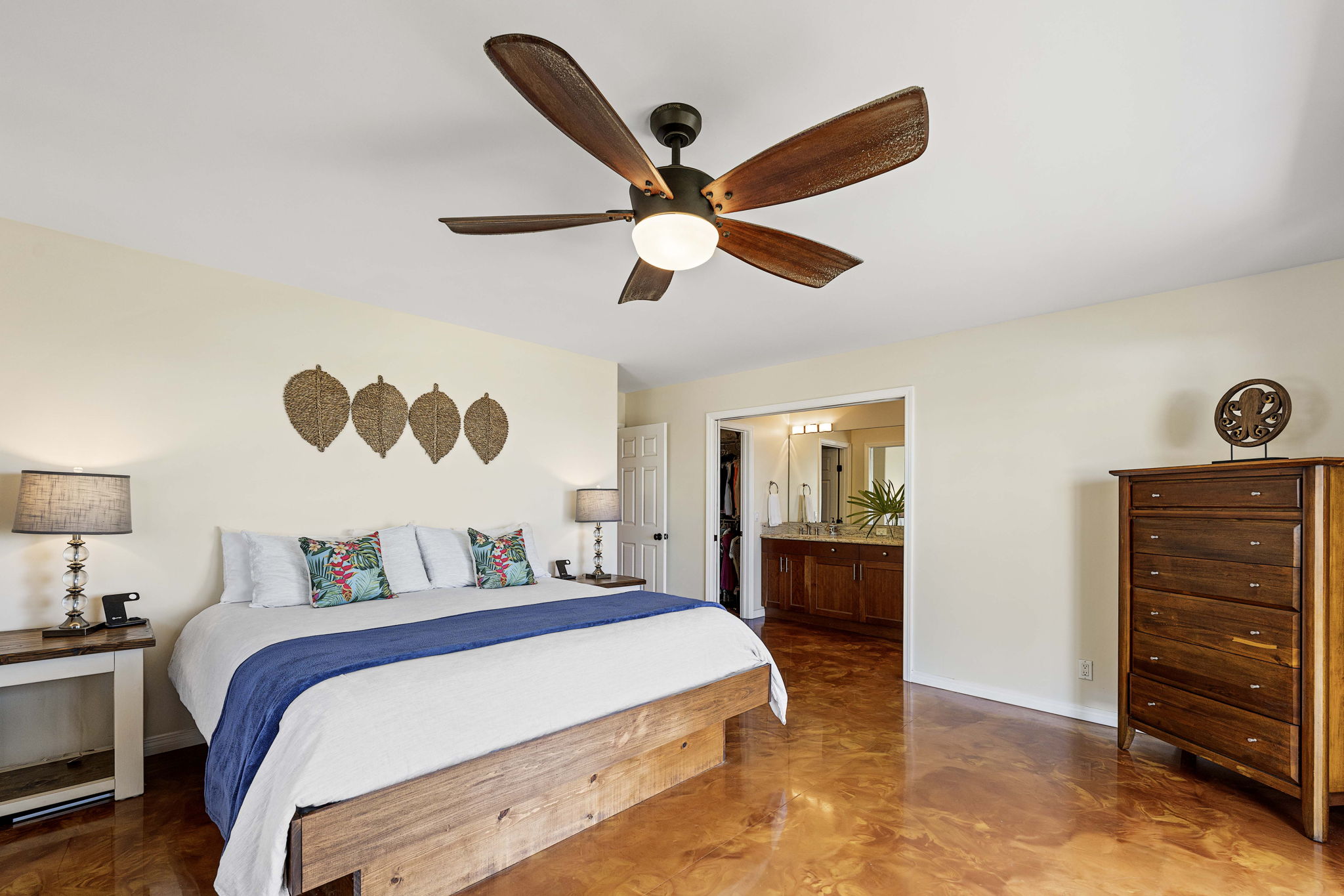 Primary Bedroom d