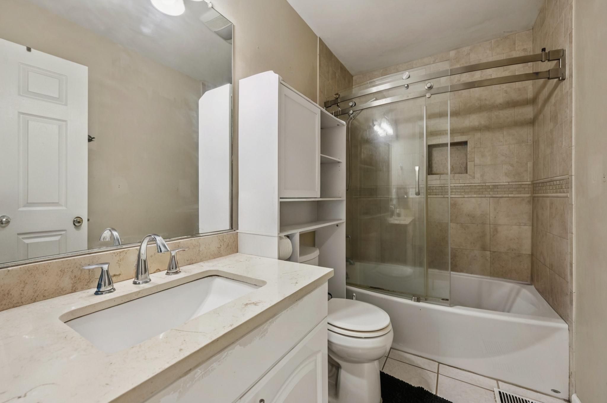 2nd floor main bathroom