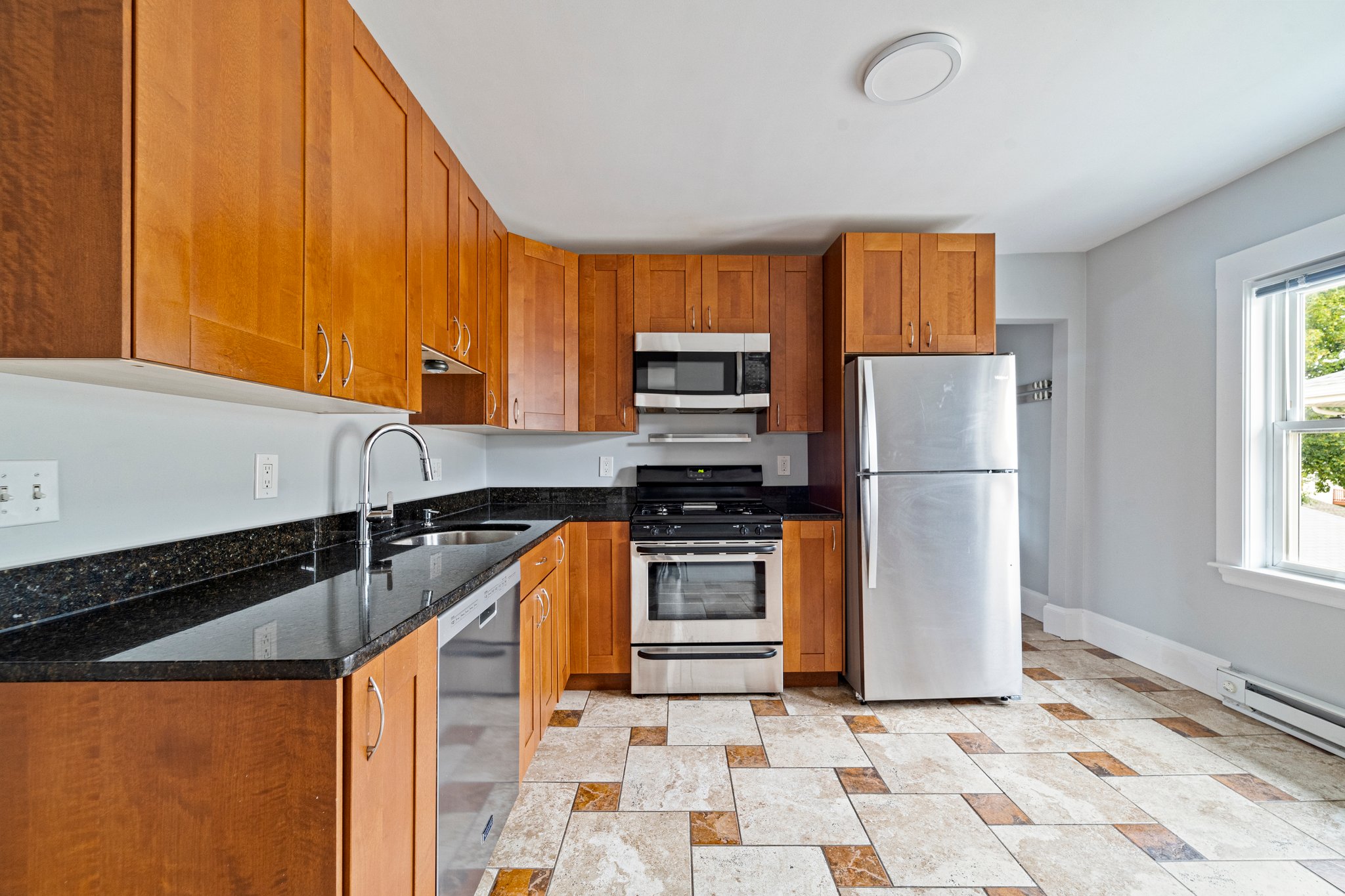 73 Highland St, Waltham, MA 02453, USA Photo 6