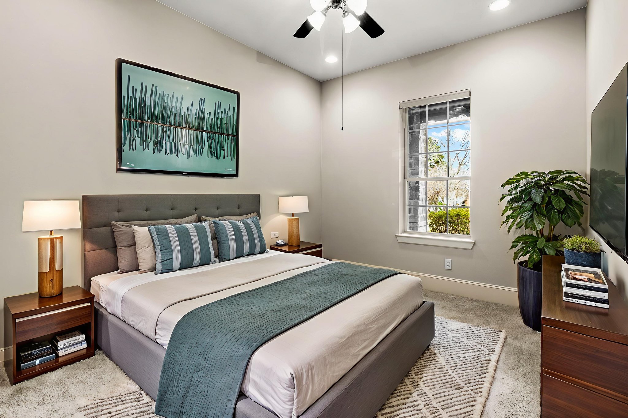 Drone Bros - 73 La Jolla Cir-05 virtually staged.jpeg