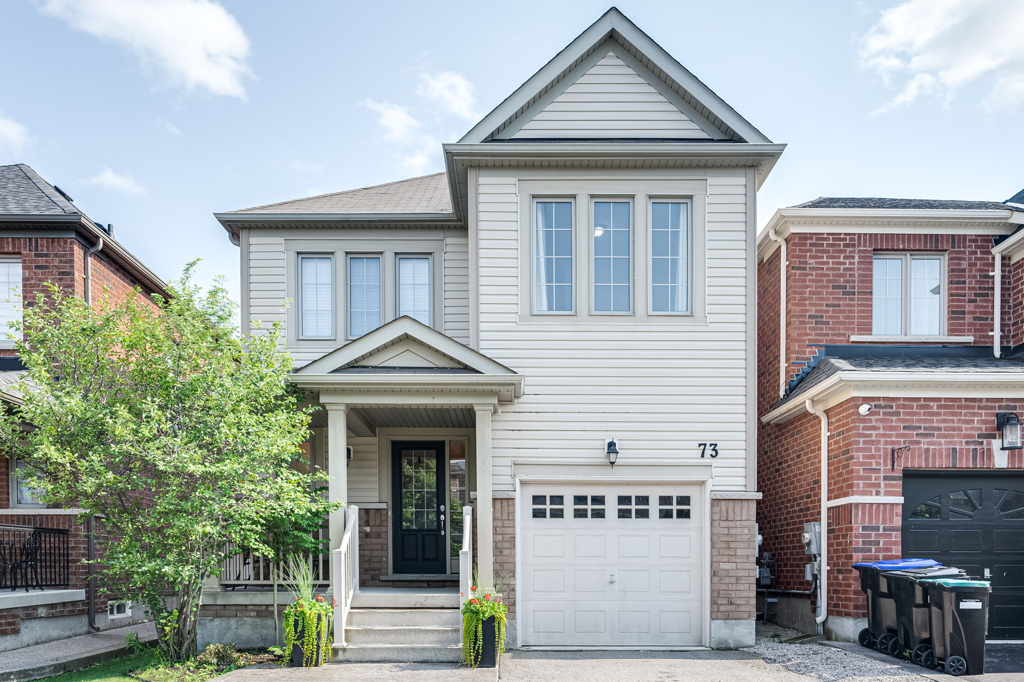 73 Liberty Cres Bradford West Gwillimbury, ON L3Z 0P5