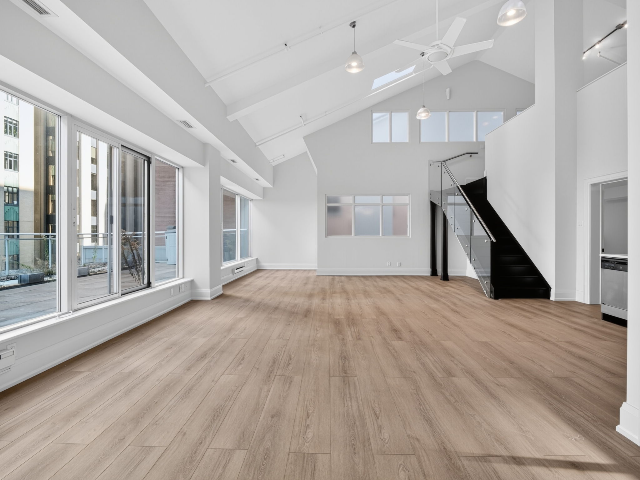73 Richmond St W Toronto, ON