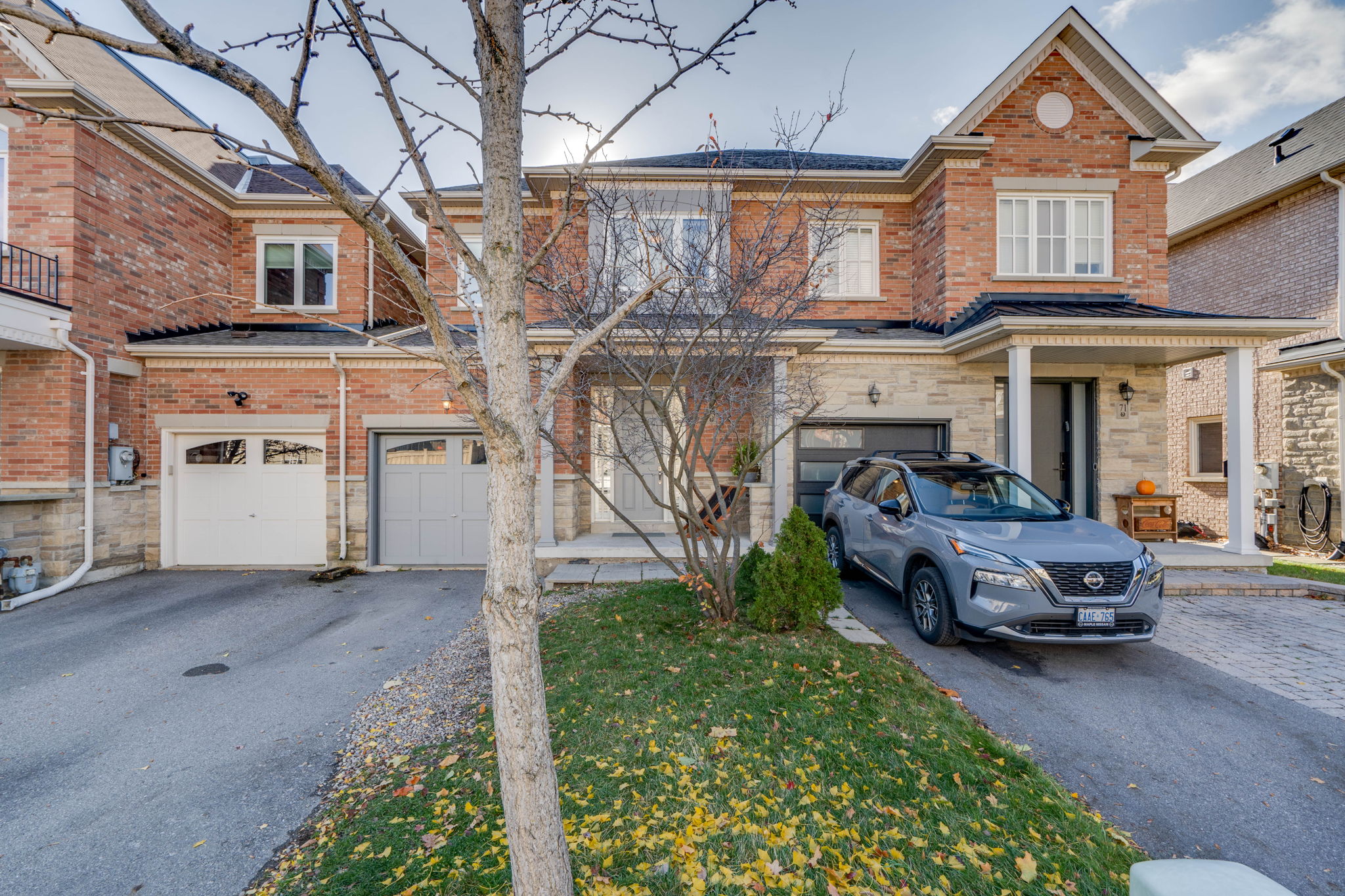 73 Southvale Dr Vaughan, ON L6A 0Y6
