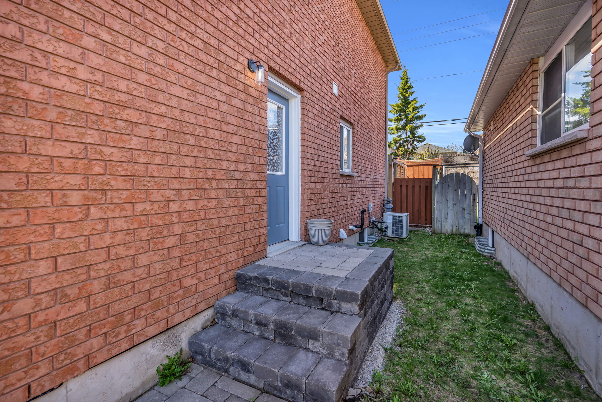  Photo 48
