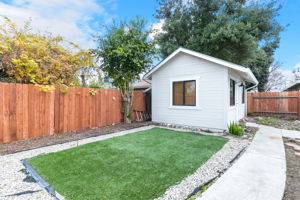 730 W Cross St Woodland CA 40