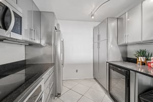 Sun Island Dr S 1602-S1007-010.jpg