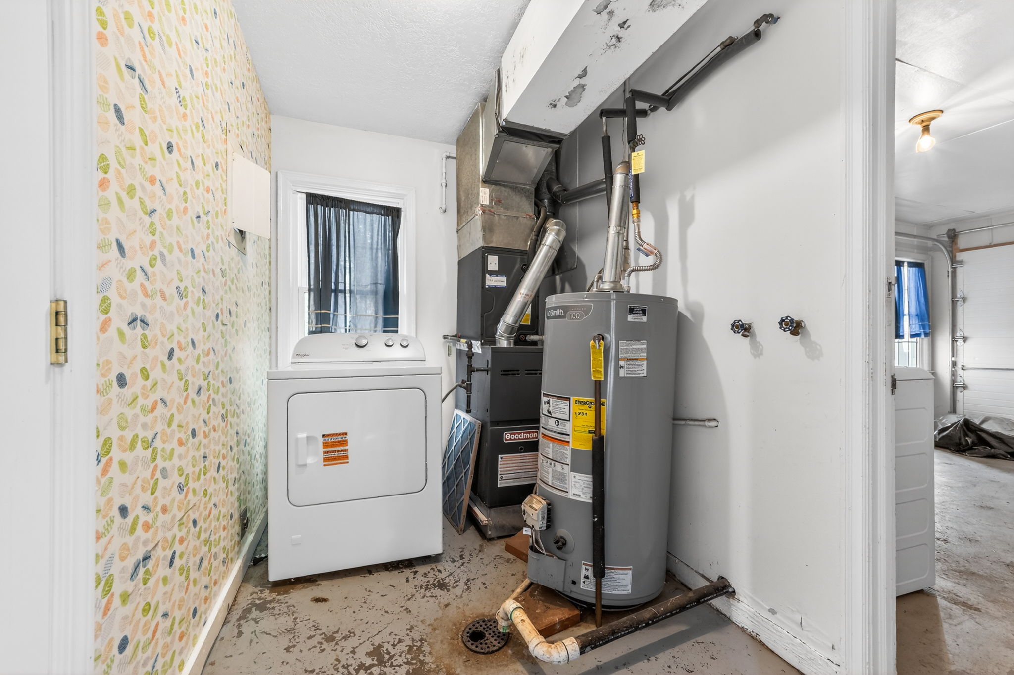 7300 Wyandotte St-017