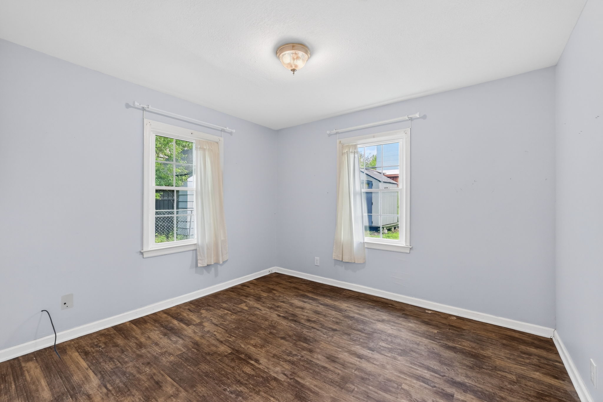 7300 Wyandotte St-022