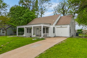 7300 Wyandotte St-003