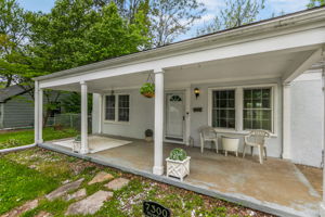 7300 Wyandotte St-004